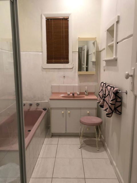 Room Near Caulfield Racecourse - Accommodation NT 2