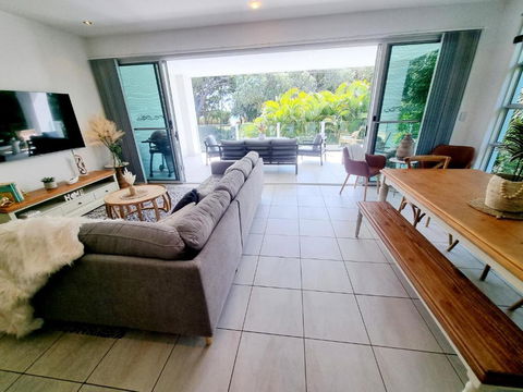 Rosalynda- Luxury Beachfront 3 BR Townhouse - Accommodation NT 3