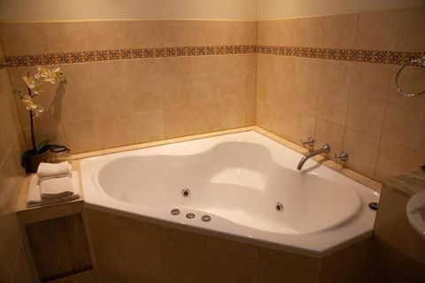 Rose Cottage Yarra Glen - NT Tourism 3