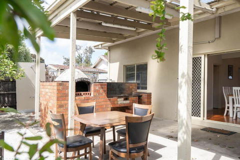 Rosebud Reset - A Beachside Group Getaway - Accommodation NT 0