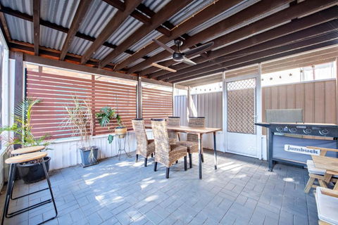 Rosewood Cottage - Stroll To Central, Cosy Escape - Accommodation NT 3