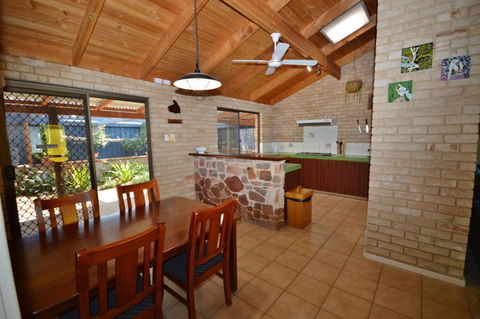 Rossys Retreat - Kalbarri WA - NT Tourism 3