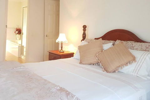 Roxy - A Spacious Cosy Getaway - Near Mel Airport - Accommodation NT 0