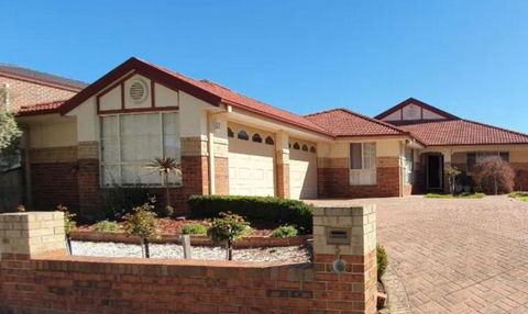 Roxy - A Spacious Cosy Getaway - Near Mel Airport - Accommodation NT 2