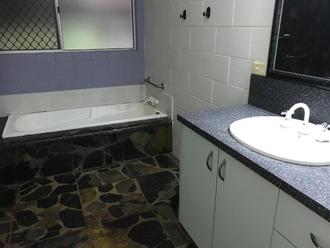 Royal Palm Cottage, Entire Two Bedroom 2 Bathroom House With Pool - Accommodation NT 3