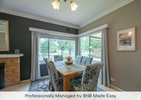 Roycox Cottage - Charming Escape, Fireplace - Accommodation NT 0