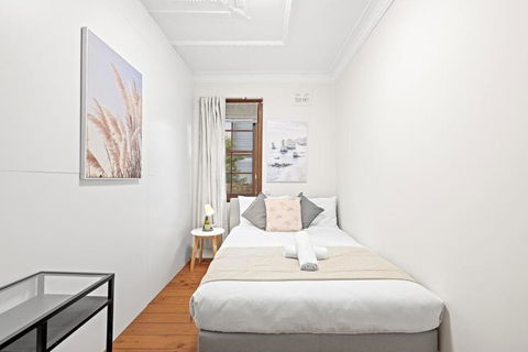 Rustic Double Room - Nearby Stations & Stores - Shared Bathroom - Accommodation NT 2