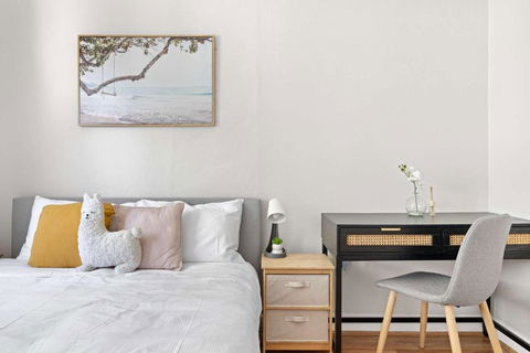 Rustic Queen Room In Glebe - Next To USYD - Shared Bathroom - Accommodation NT 2
