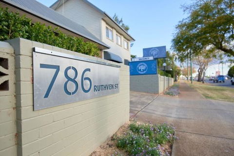 Ruthven Street Motor Inn - NT Tourism 0