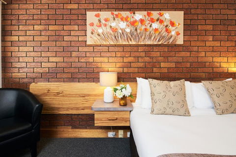 Ruthven Street Motor Inn - NT Tourism 1