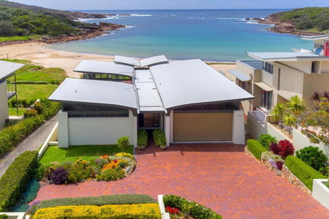 Sails On The Beachfront - Exclusive Seaside Home - Accommodation NT 0