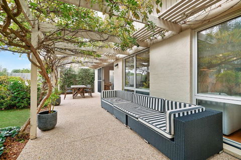 Salt Air Hideaway With Lush Backyard - Accommodation NT 2