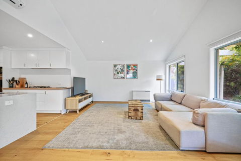 Salt Air Hideaway With Lush Backyard - Accommodation NT 3