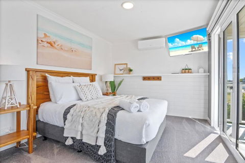 SALTAIR Beach House Right In Town - Accommodation NT 1