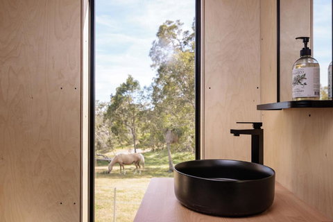 Sam The Tiny Cabin In Serpentine - Accommodation NT 3