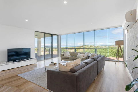 Samphire Middleton-Beach - BYO Linen - Wi-Fi-Luxury-Family - NT Tourism 0