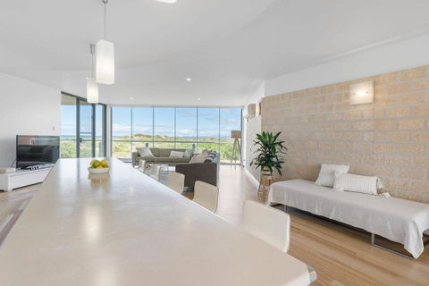 Samphire Middleton-Beach - BYO Linen - Wi-Fi-Luxury-Family - NT Tourism 3