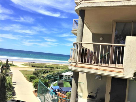Sanctuary Beach Resort - NT Tourism 0