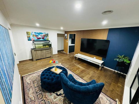Sanctuary Lakes Holiday House - NT Tourism 0