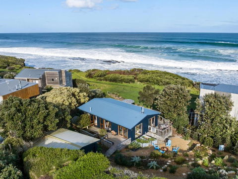 Sand & Sauna Retreat - NT Tourism 0