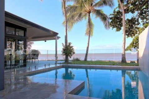 Sandcastle Retreat - Absolute Cairns Beachfront - Accommodation NT 0