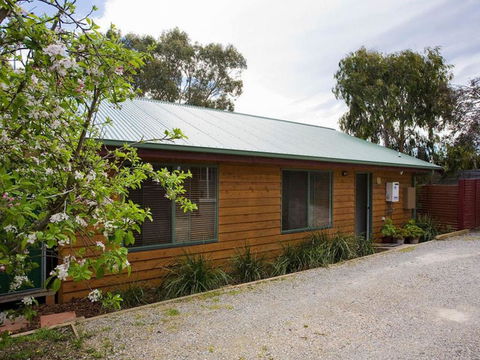 Sandhurst Escape 2 17 - Accommodation NT 0