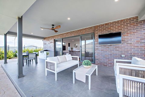 Sandstone - Family Entertainer, Refined Living - NT Tourism 2