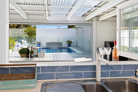 SANTORINI BEACH HOUSE SAFETY BEACH - Accommodation NT 3