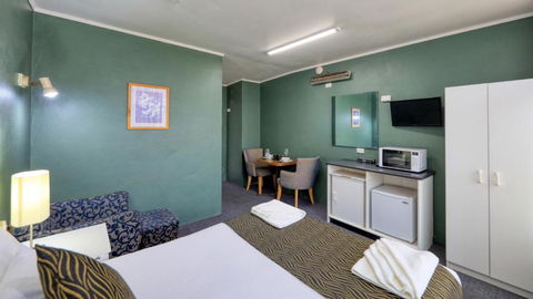Silver Oaks Motel - NT Tourism 1