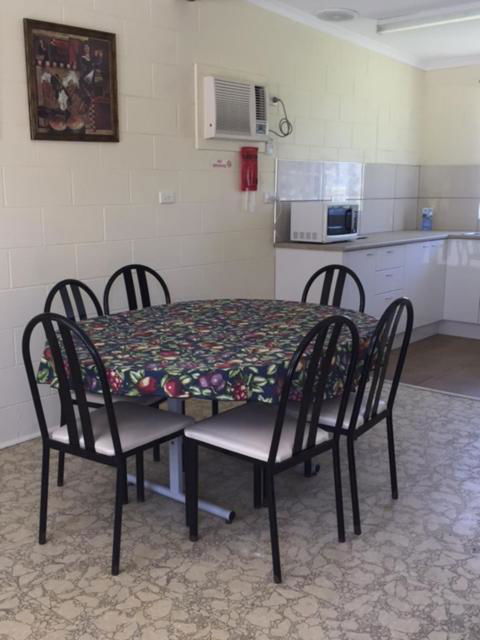 Snowy River Lodge Motel - NT Tourism 3