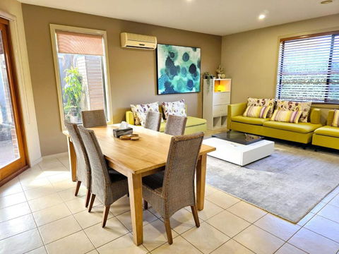 Specious Ex-display 5 BDR House,up To 15 Guests- Williams Landing - NT Tourism 1