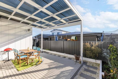 Spacious Urban Oasis In Throsby Canberra - NT Tourism 1