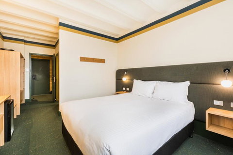 Statesman Hotel - Accommodation NT 0