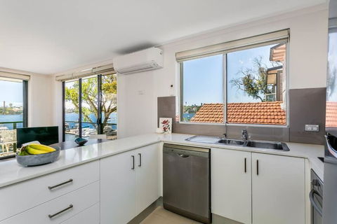 STG38 - Stunning Waterfront Apartment - Drummoyne - Accommodation NT 2