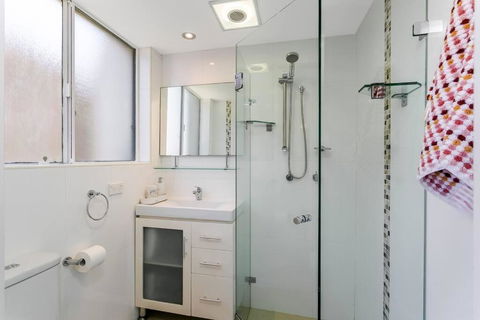 STG38 - Stunning Waterfront Apartment - Drummoyne - Accommodation NT 3