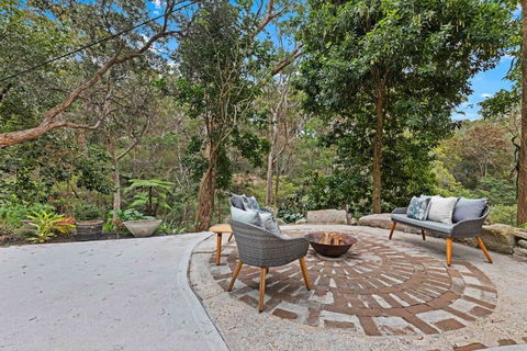 Stunning Peaceful Holiday Haven With Waterfall - Accommodation NT 3