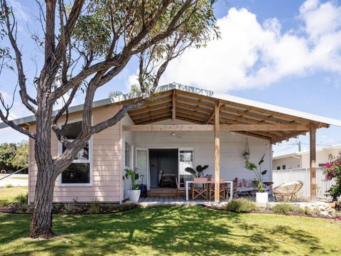 Stylish Shack Falcon Bay - Accommodation NT 1