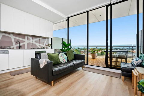 Stylish Urban Retreat Prime Location - NT Tourism 1