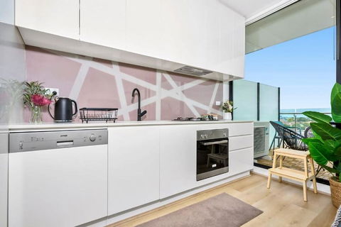 Stylish Urban Retreat Prime Location - NT Tourism 3