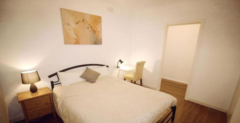 Sunny House - Melbourne Airport Home - NT Tourism 0