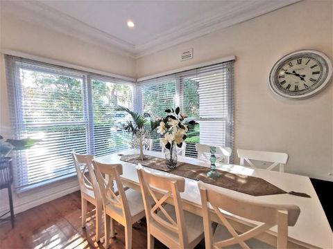 Sydney Meets Miranda, Comfy 4 Bedrooms Corner House - Accommodation NT 3