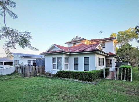 Sydney Meets Miranda, Comfy 4 Bedrooms Corner House - Accommodation NT 1