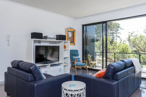 Beautiful Beachfront Apartment At Capel Sound - NT Tourism 1