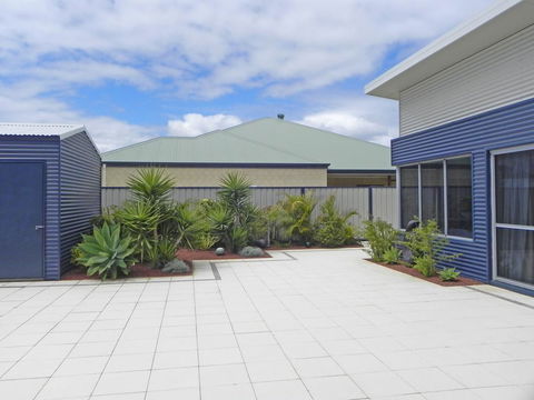 Beautifully Appointed Large Family Home - NT Tourism 2