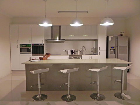 Beautifully Appointed Large Family Home - NT Tourism 0