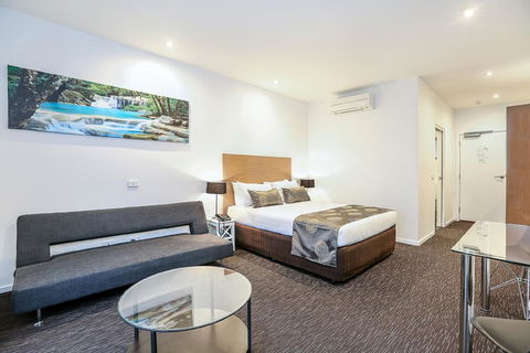 Belmercer Motel - NT Tourism 0