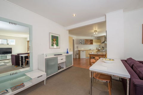 Beloka Close - Modern, Spacious, And Pet Friendly Accommodation - NT Tourism 1