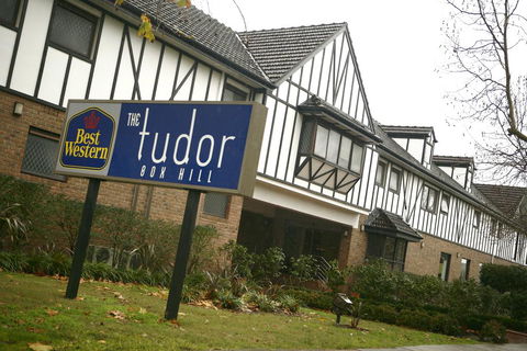 Best Western Plus The Tudor Box Hill - Accommodation NT 0