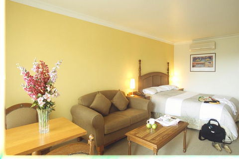 Best Western Plus The Tudor Box Hill - Accommodation NT 2
