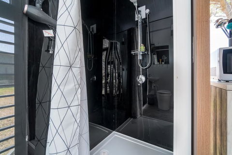 Big Tiny Paz Seven Hills Tiny House, Tallarook - Accommodation NT 3